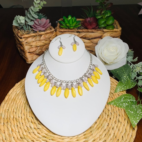 Bead Binge, Yellow and Gray Beaded Necklace and Earrings Set - Picture 7 of 16